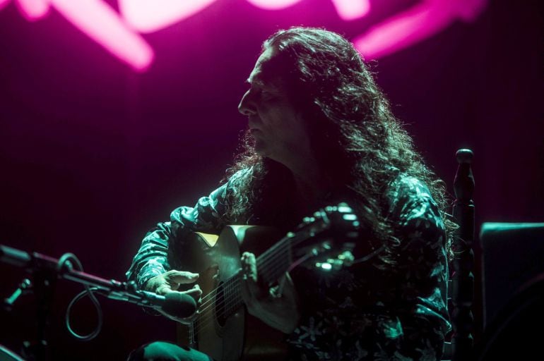 El guitarrista Tomatito, durante el concierto que ha ofrecido acompañado por el pianista dominicano Michel Camilo