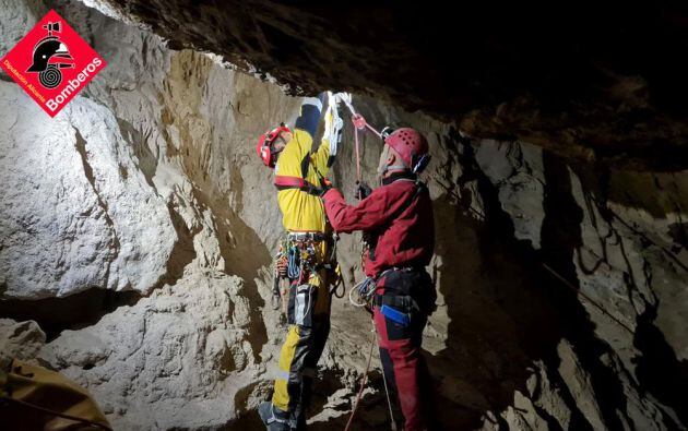 Rescate en la cueva de la Sierra del Coto en Monóvar