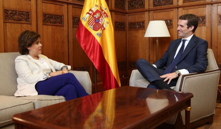 El presidente del Partido Popular Pablo Casado, y la exvicepresidenta del gobierno Soraya Sáez de Santamaría