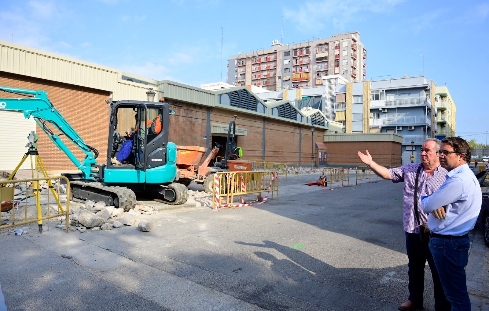 Obras en el entorno del Mercado de Torrefiel de València