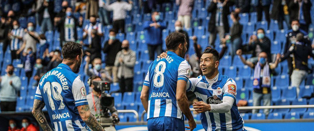 El Deportivo celebra un gol frente al Numancia