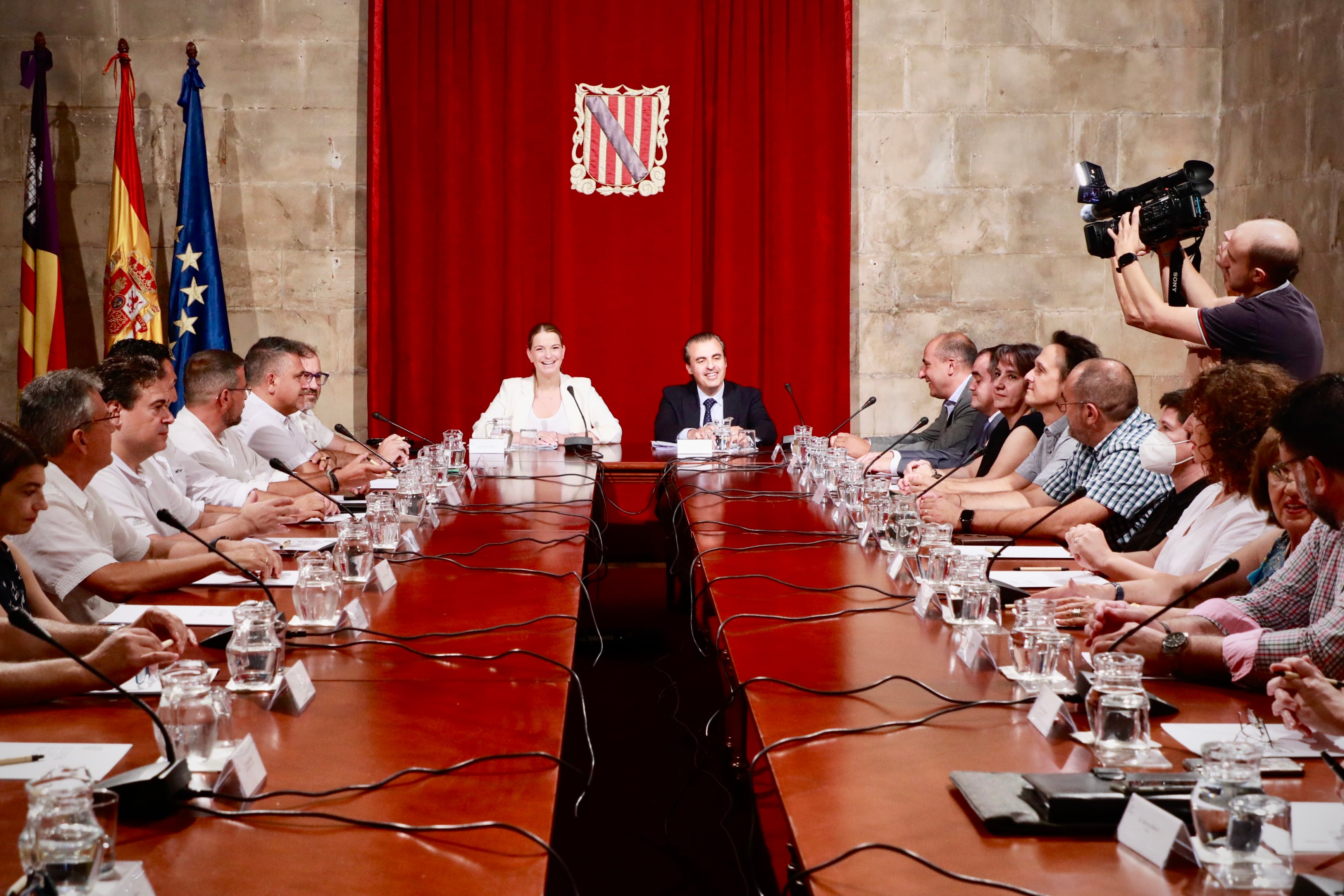 Un momento durante la reunión a la que no han sido convocados