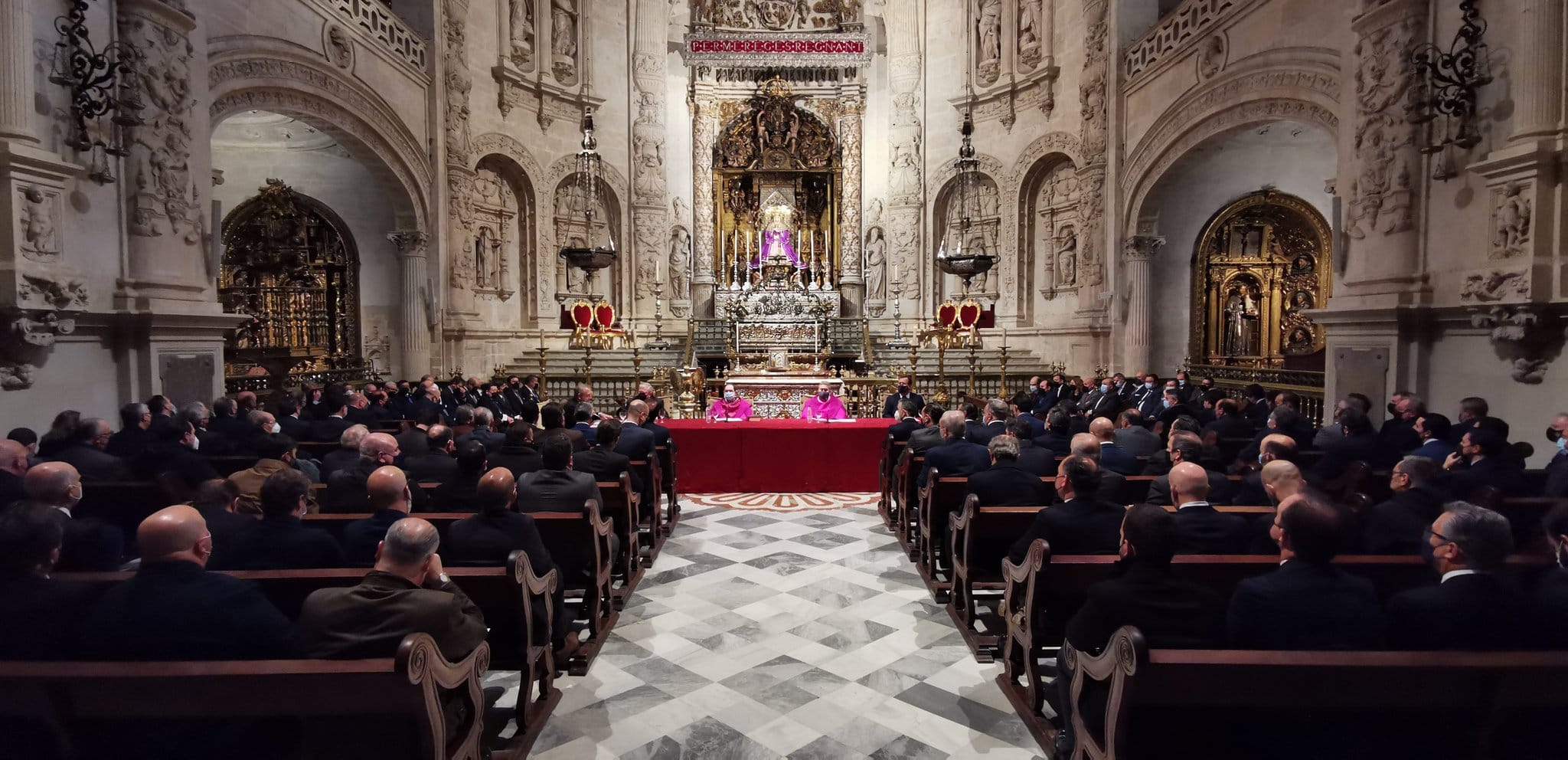 Aspecto de la Capilla Real durante el cabildo de Toma de Horas celebrado esta mañana