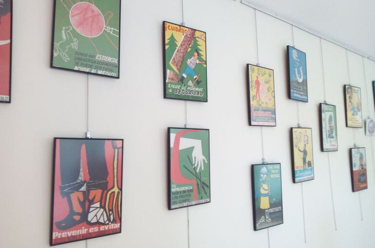 Algunos carteles expuestos en la Casa de Cultura