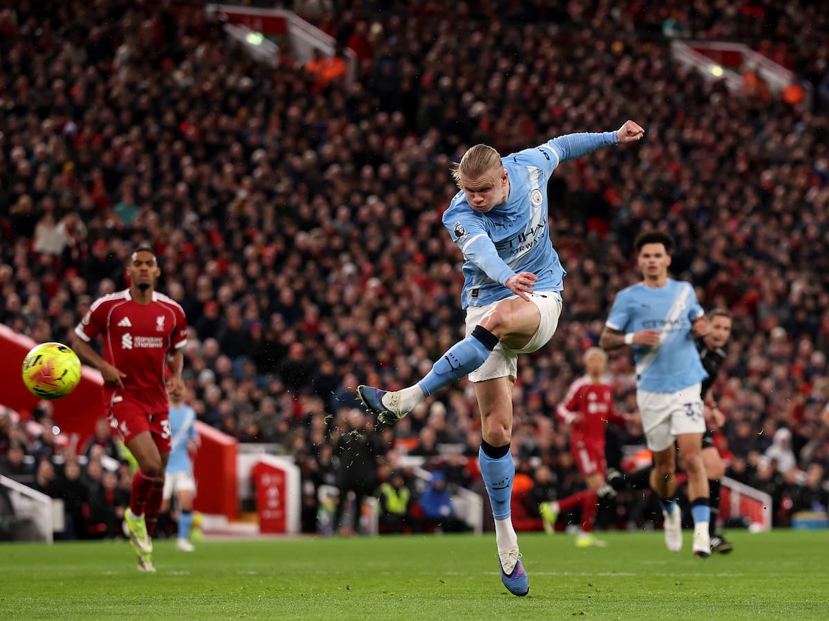 El City se aferra a la lucha por la Premier League con una épica remontada en Anfield