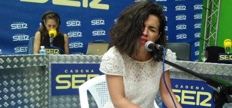 Goiuri Barandika cantando en directo en Hoy por hoy.