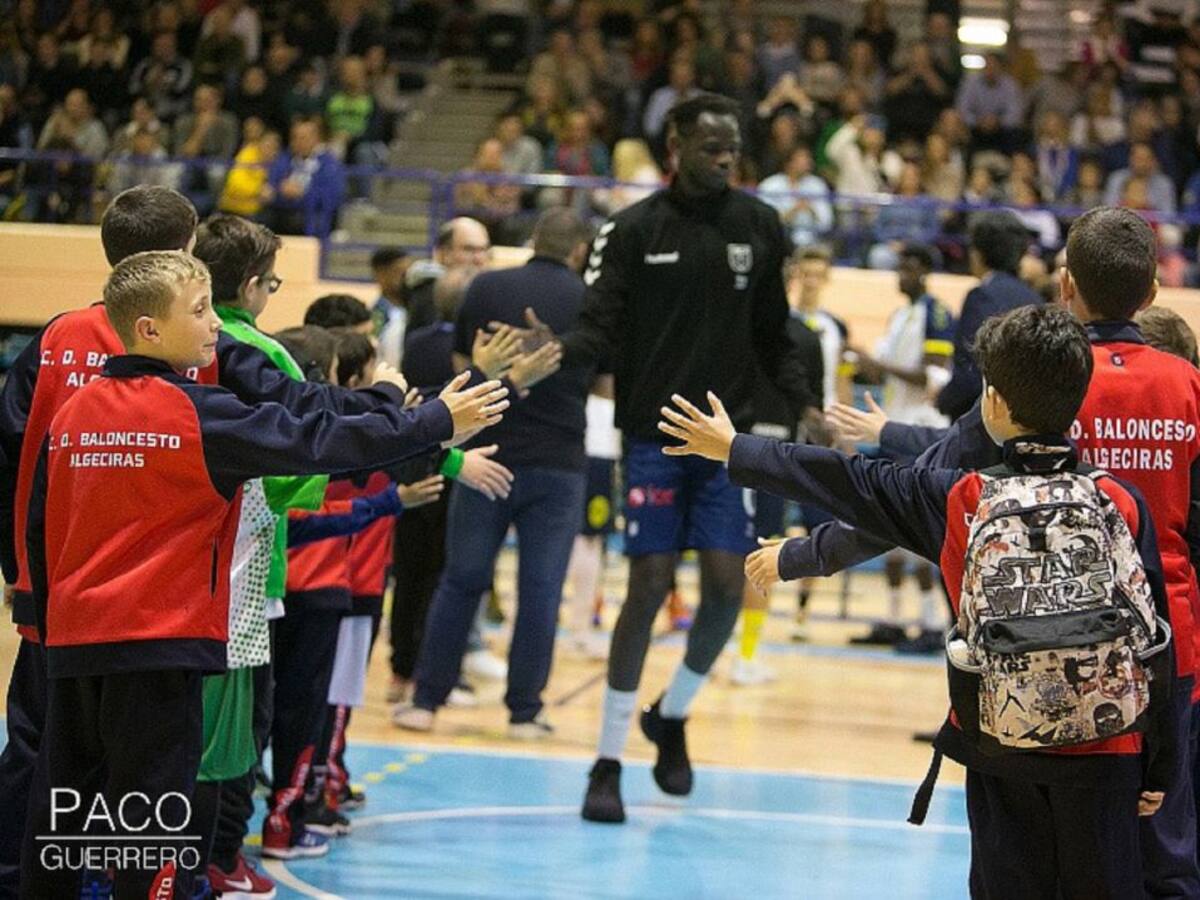 UDEA prepara una recogida de alimentos para este sábado