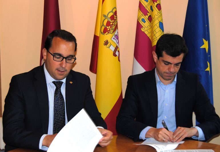 Firma del préstamo entre Globalcaja y el Ayuntamiento de Albacete