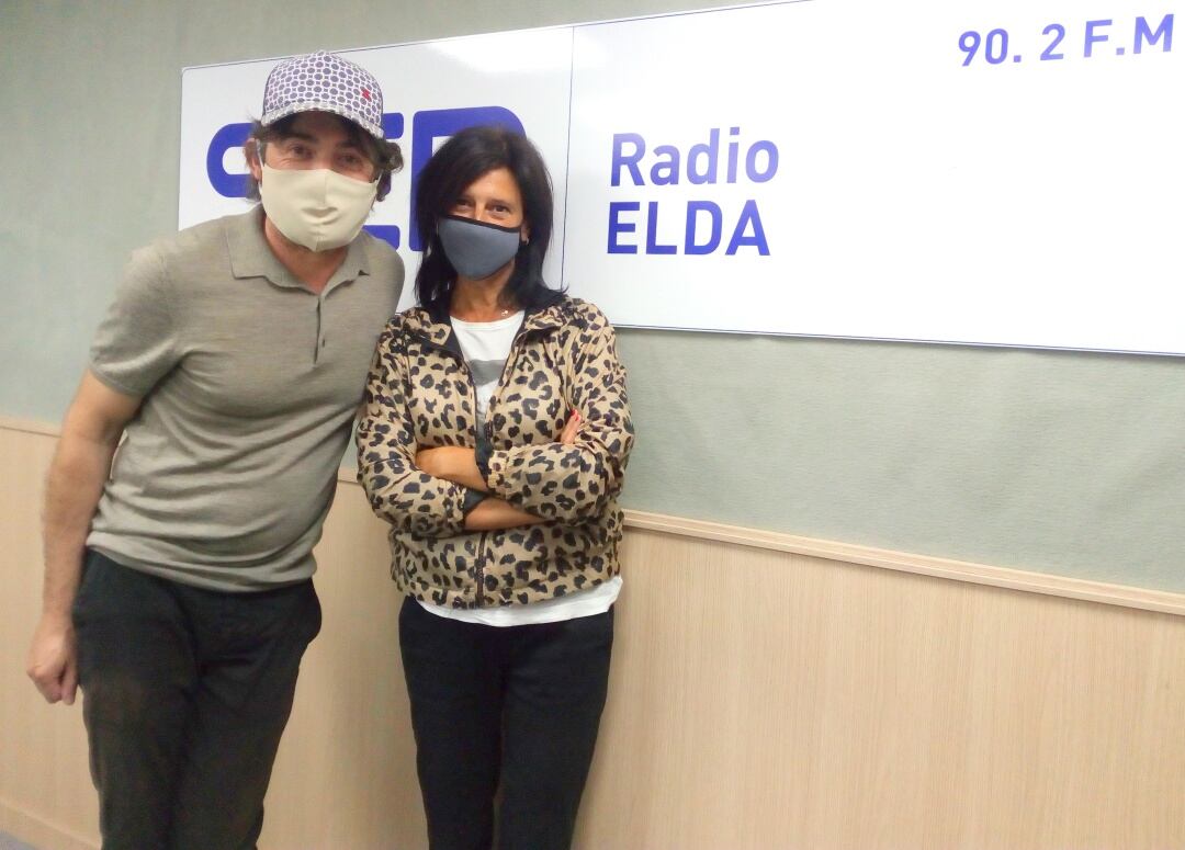 Jº Manuel Vera y Teresa Jover en el estudio de Radio Elda SER