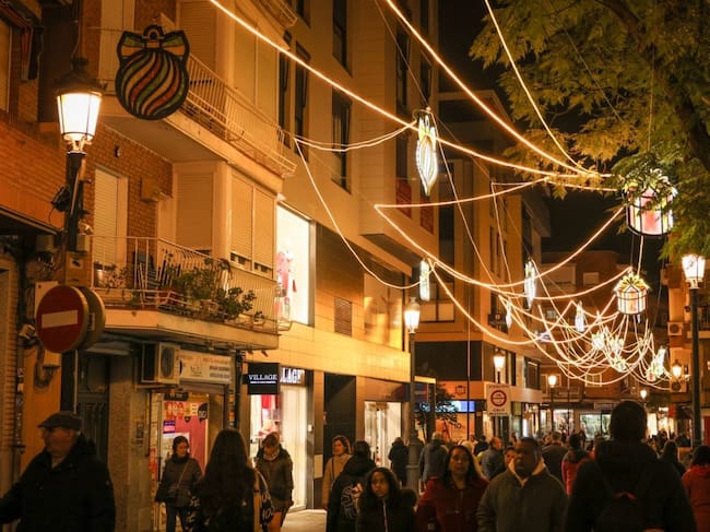 Luces navideñas del centro de Alcorcón, hechas con materiales reciclados.