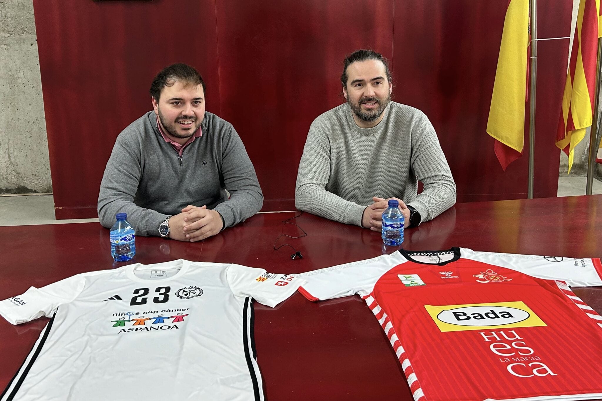 Carlos Langarita, Director General de Dominicos y Néstor Oliva, Gerente del Club Balonmano Huesca