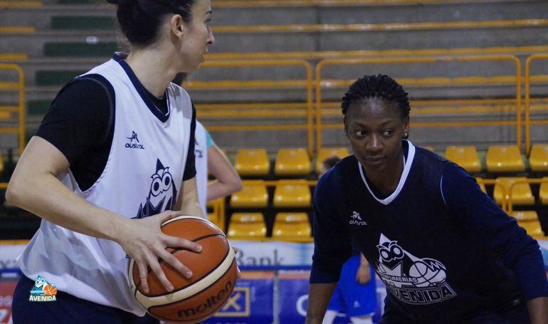 Silvia Domínguez y Erica Wheeler, durante un entrenamiento de esta semana.