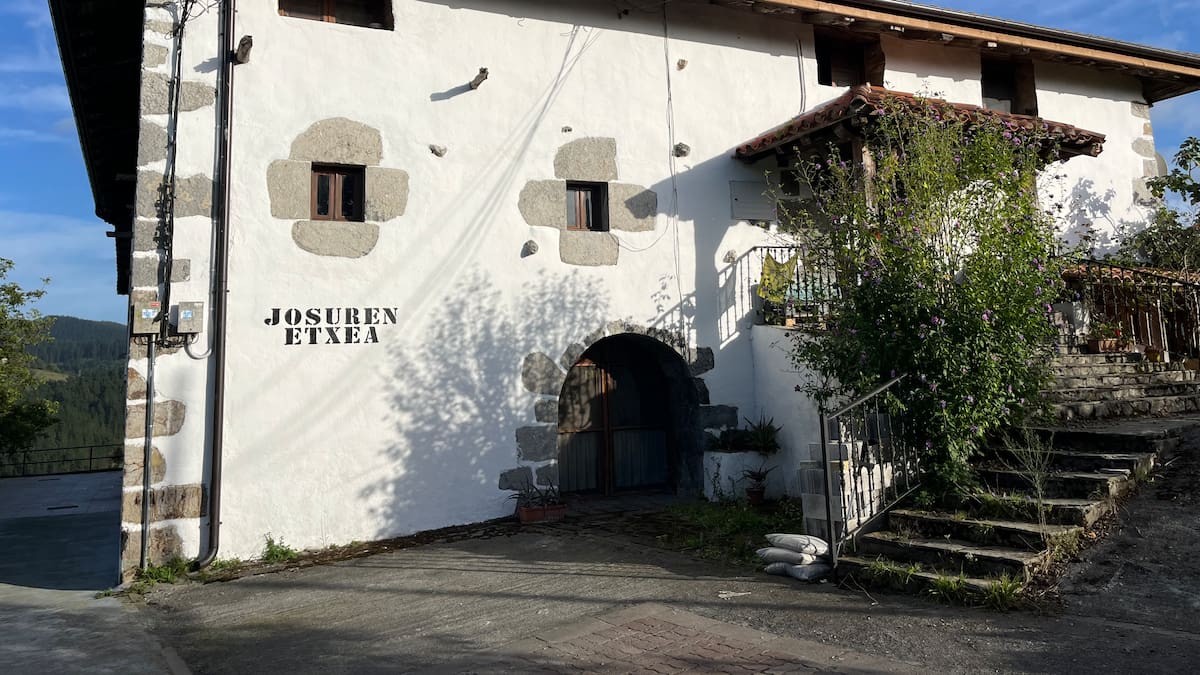 Josuren Etxea, el caserío de Zeberio convertido en refugio para personas con ELA