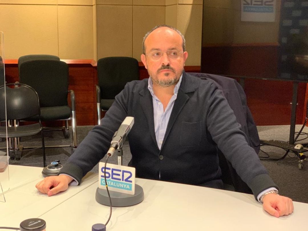 El presidente del PP catalán, Alejando Fernández, en los estudios de Radio Barcelona