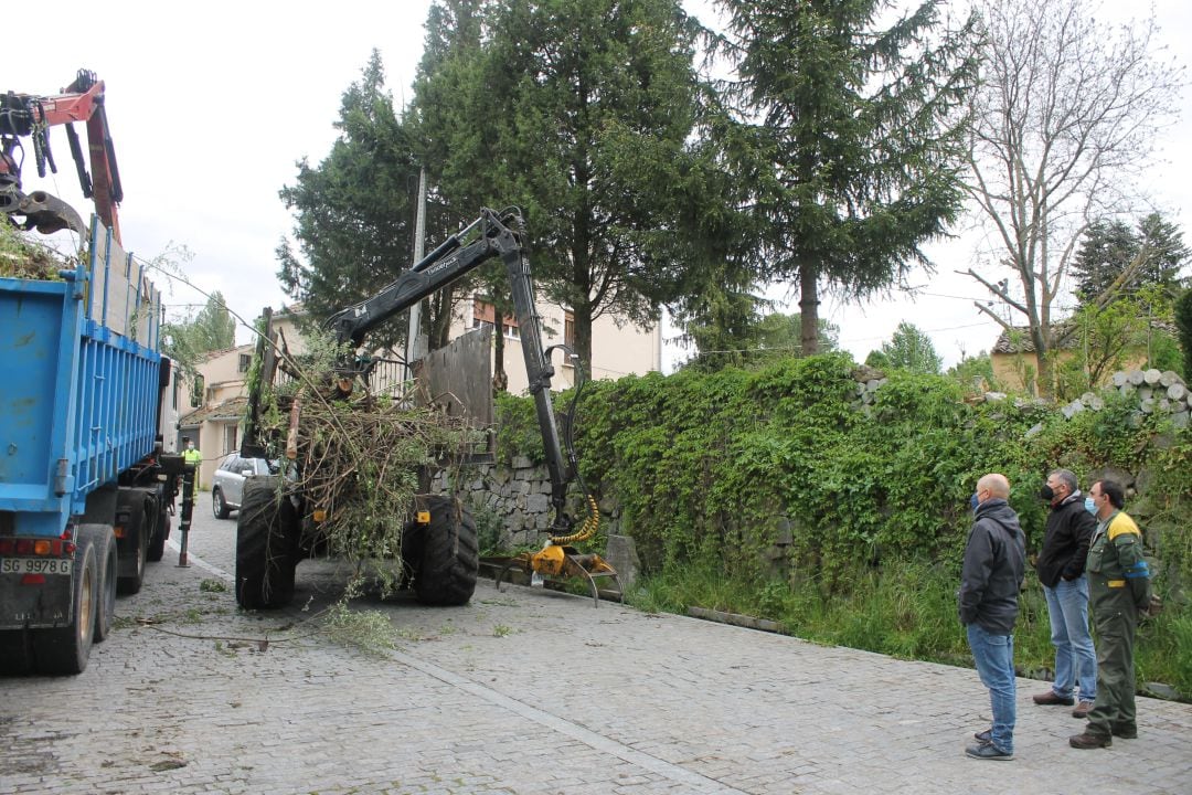 Trabajos de limpieza del Eresma