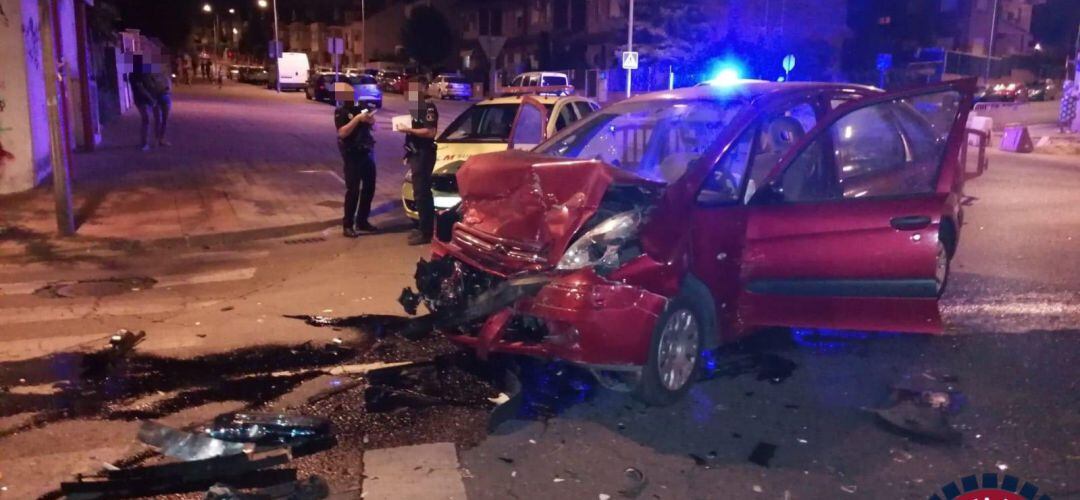 Los agentes tuvieron que perseguir al causante del accidente por varias calles