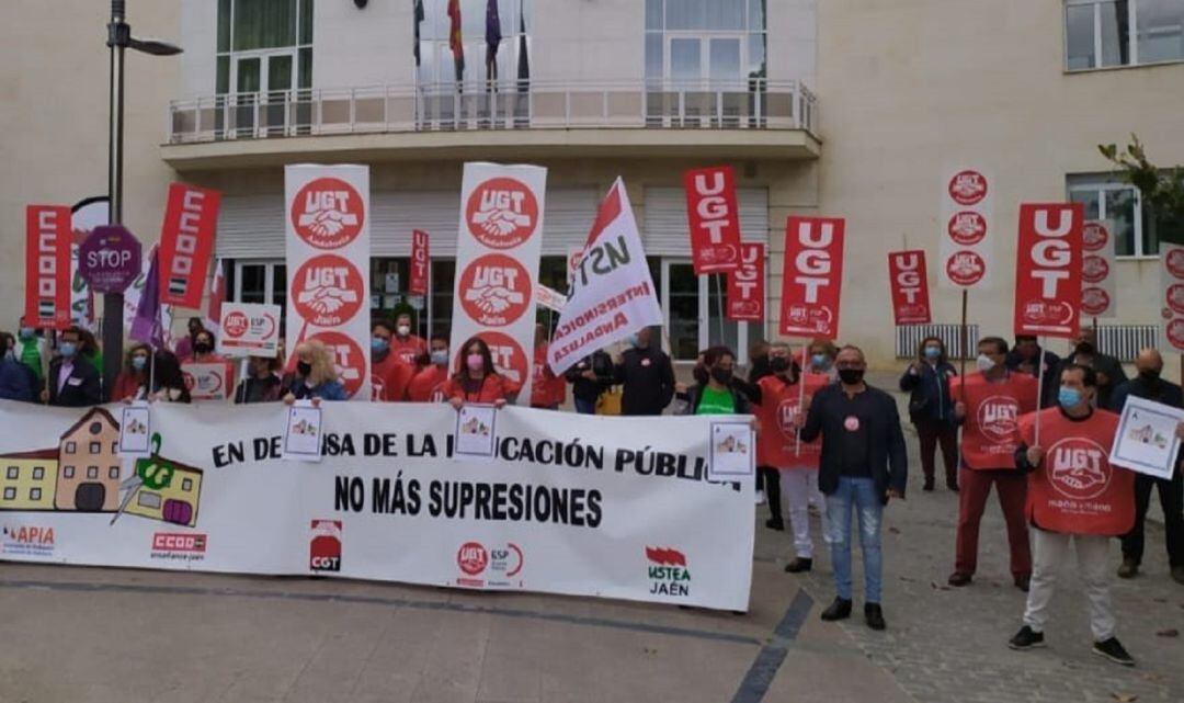 El sindicato denuncia que muchos docentes se han quedado a medias con la vacunación covid y que otros tantos no han recibido ni la primera dosis