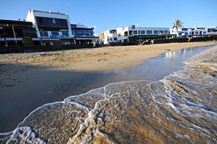 Playa del pueblo de Playa Blanca, en el municipio de Yaiza.