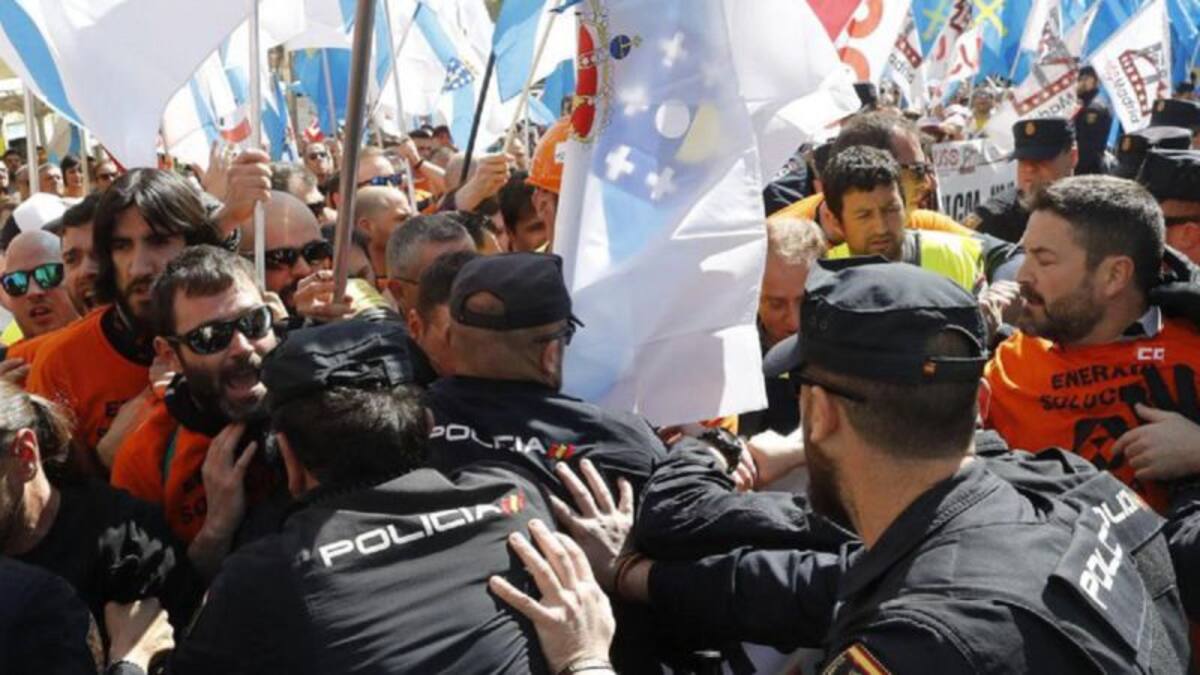 La fiscalía pide prisión de 12 y 15 meses para dos trabajadores de Alu Ibérica