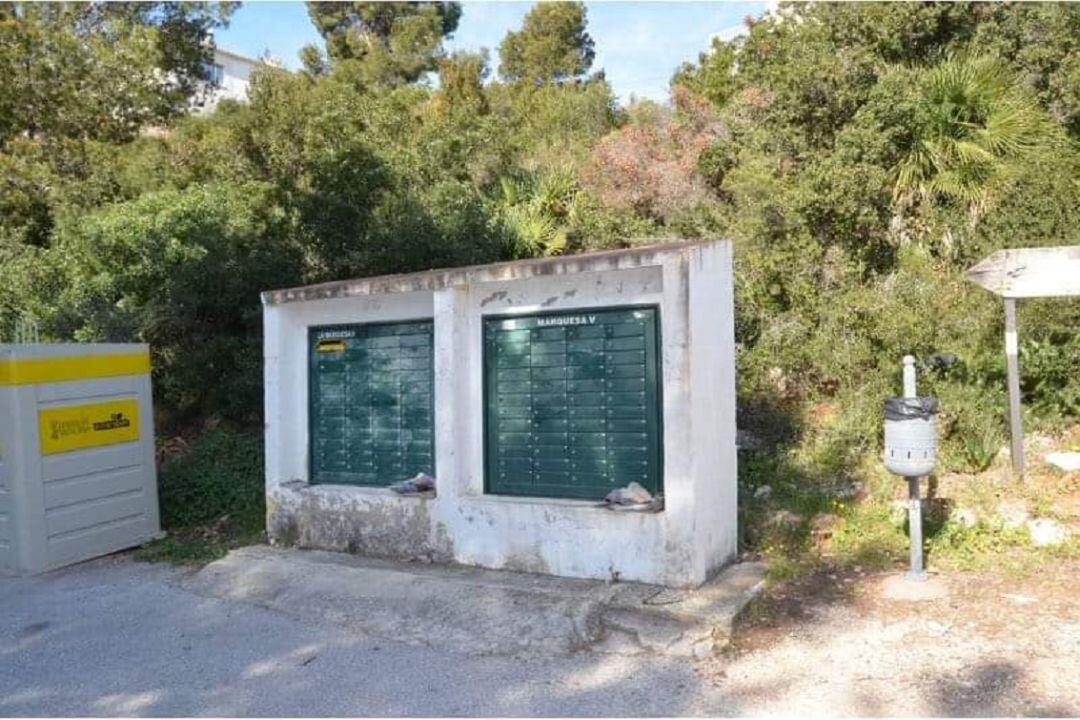 Buzones en la zona del Montgó, en Dénia.