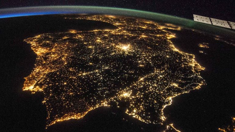 Imagen nocturna de la Península Ibérica realizada desde el espacio.