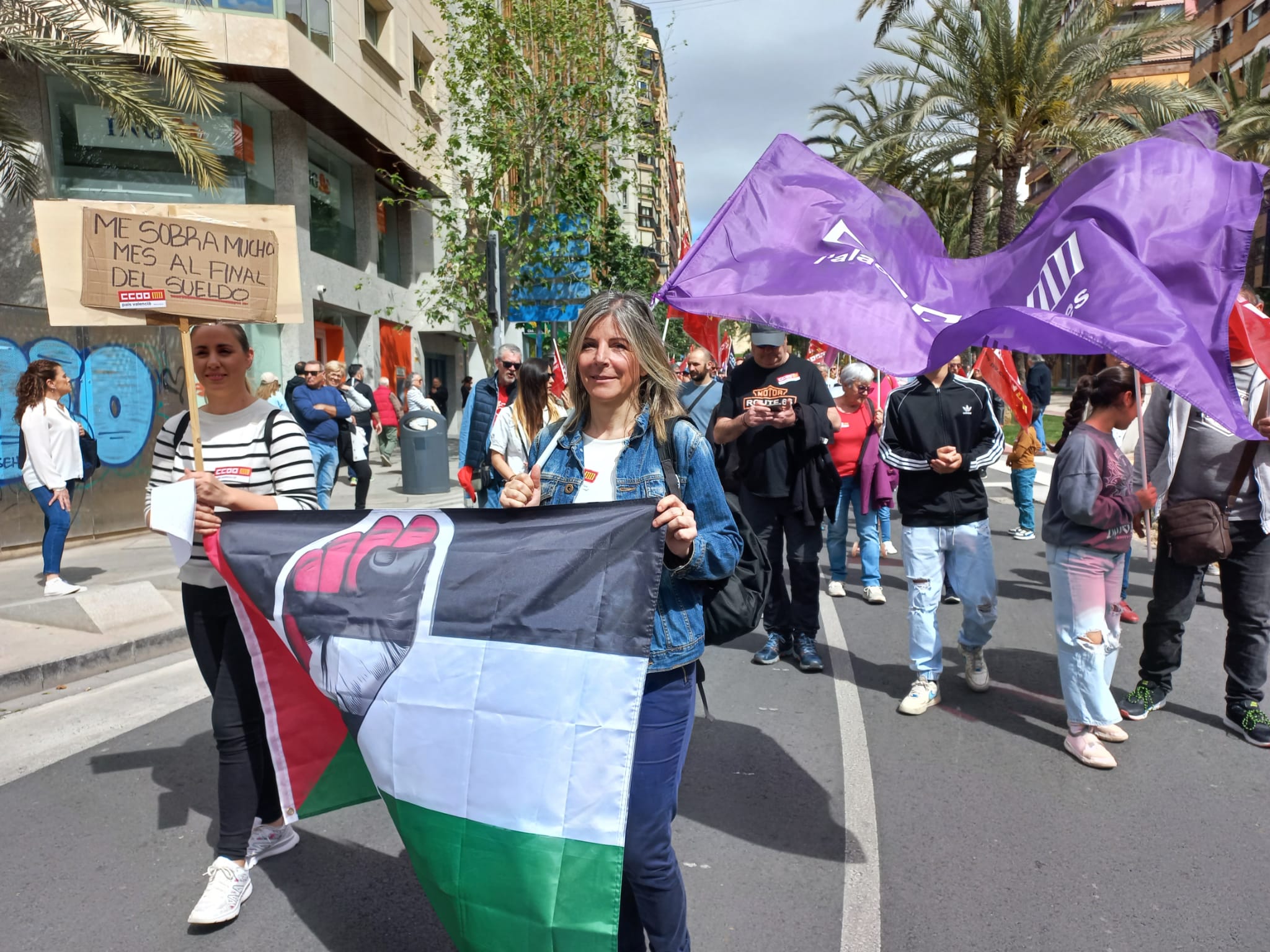 El apoyo al pueblo palestino también ha estado presente en la manifestación del 1 de mayo en Alicante