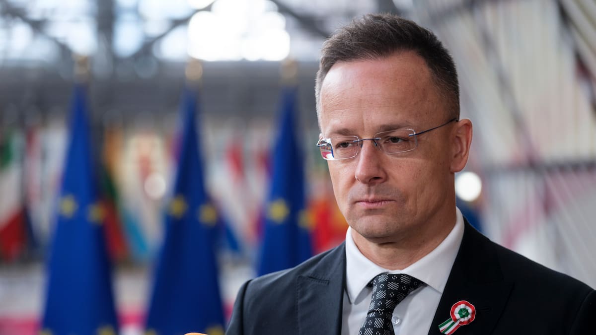 Bruselas pide a Budapest que aclare si su ministro de exteriores ha filtrado información confidencial a Rusia de las reuniones de la UE