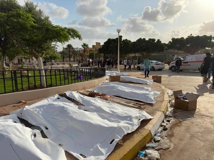 Cientos de cadáveres se amontonan en las orillas y en las plazas públicas de la ciudad de Derna (Libia), esperando ser trasladados a las morgues de los municipios vecinos.