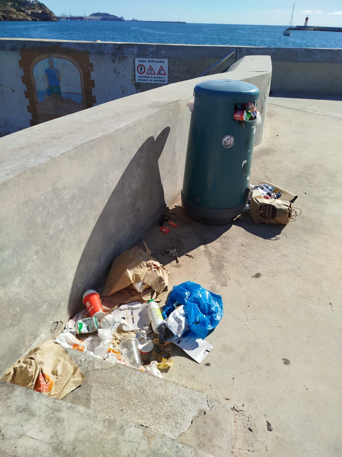 Basura y plagas de ratas afean el entorno del Faro de la Curra