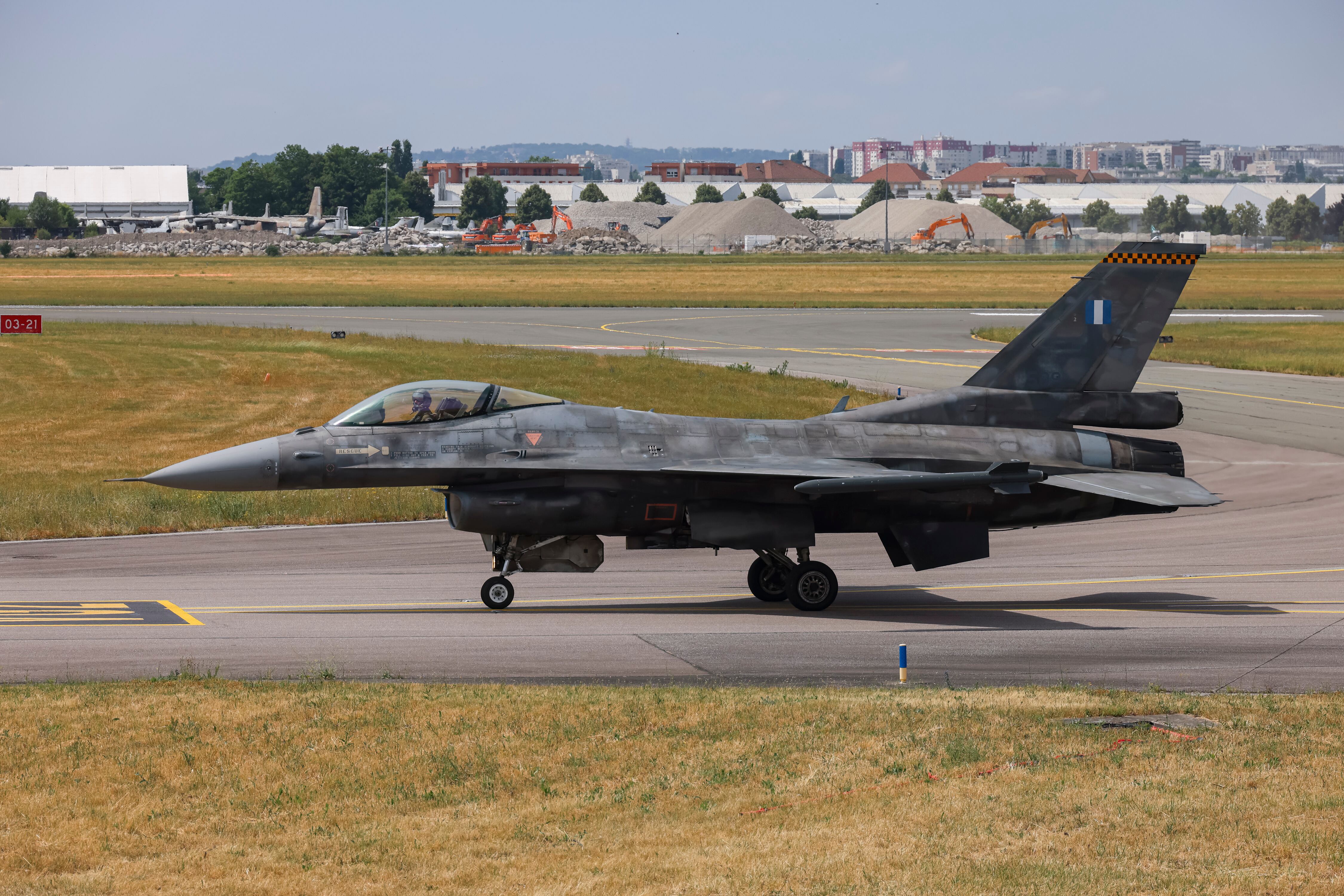 Chipre derriba dos drones que se dirigían a una base británica en la isla y Grecia despliega fragatas y cazas para protegerla