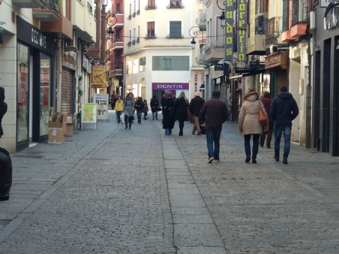 La calle Isilla es una de las arterias comerciales de Aranda