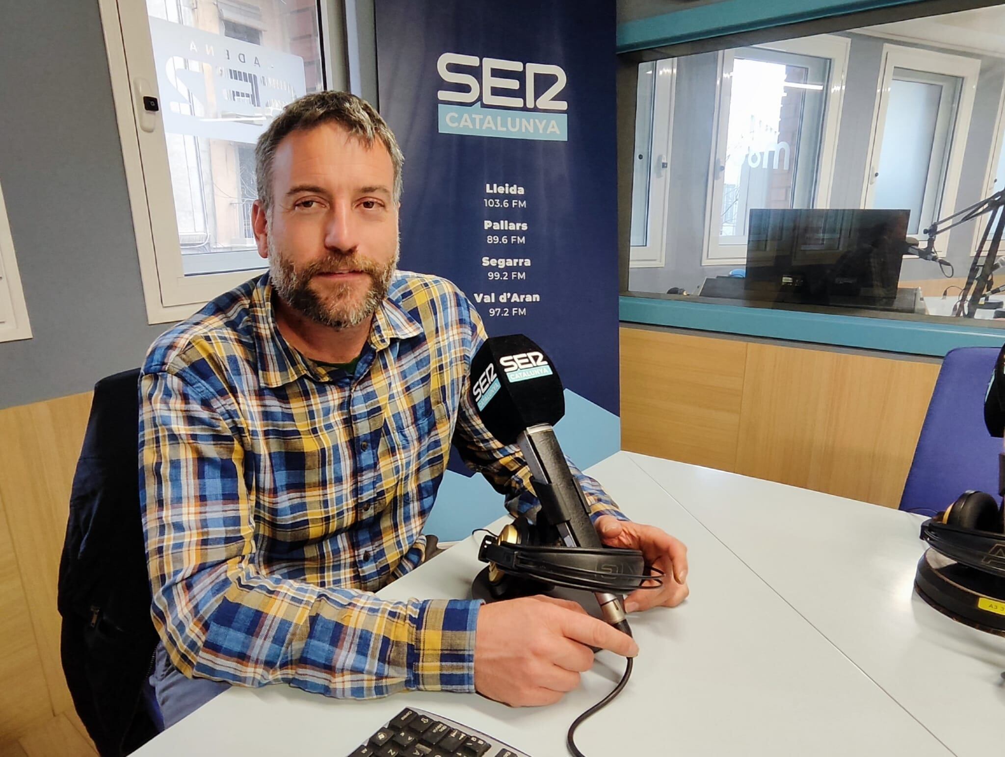 Un moment de l'entrevista a Marc Vives, president de l'associació veïnal del Camí de Montcada de Lleida. Foto: Ràdio Lleida.