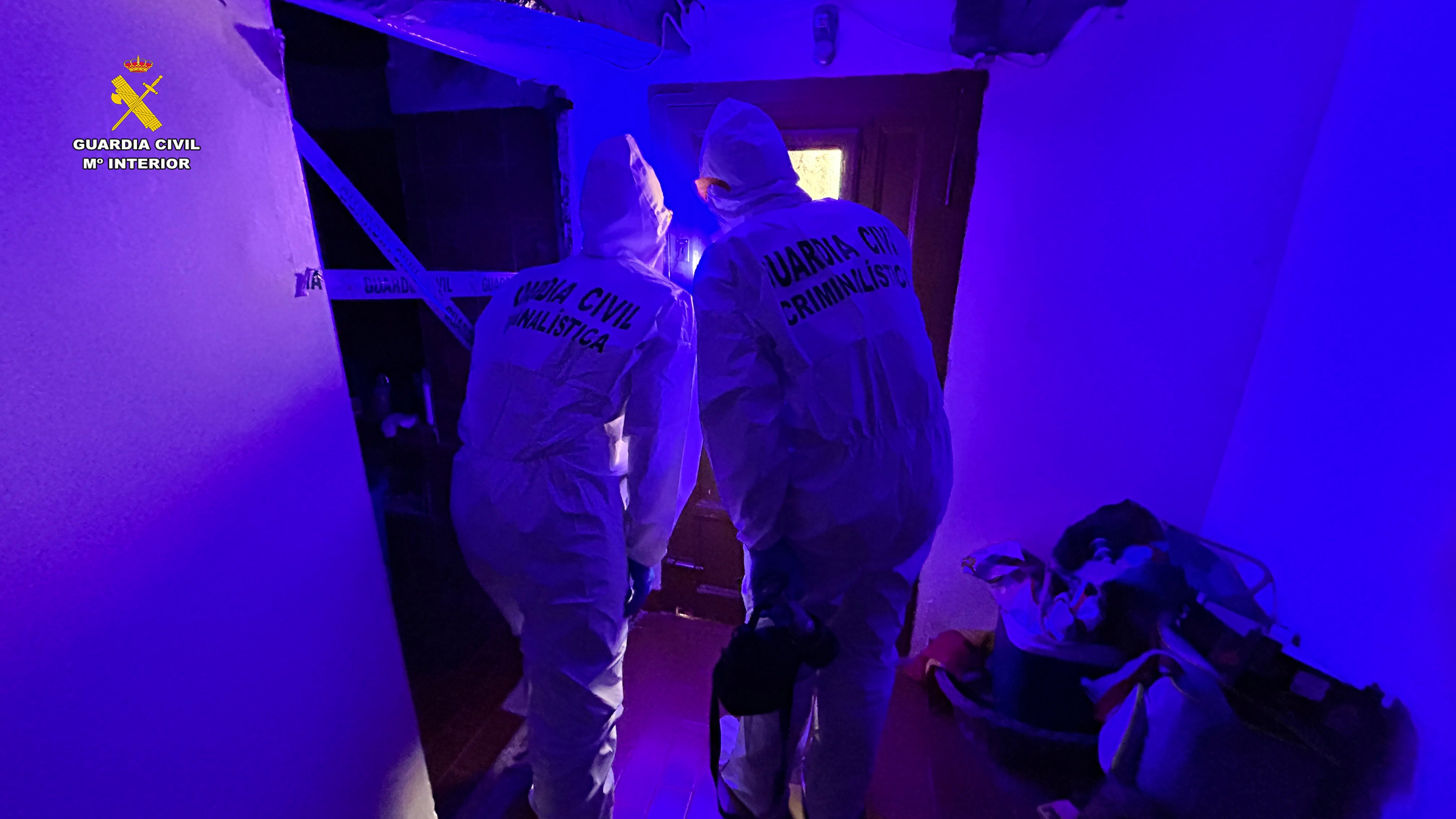 La Guardia Civil inspecciona la casa de la mujer implicada en el crimen de Cuzcurrita