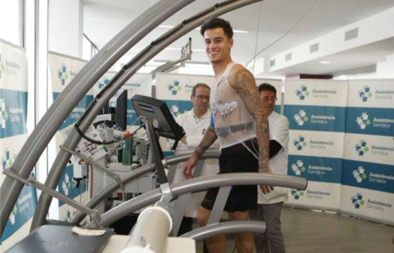 Coutinho, en el reconocimiento médico del Barcelona.