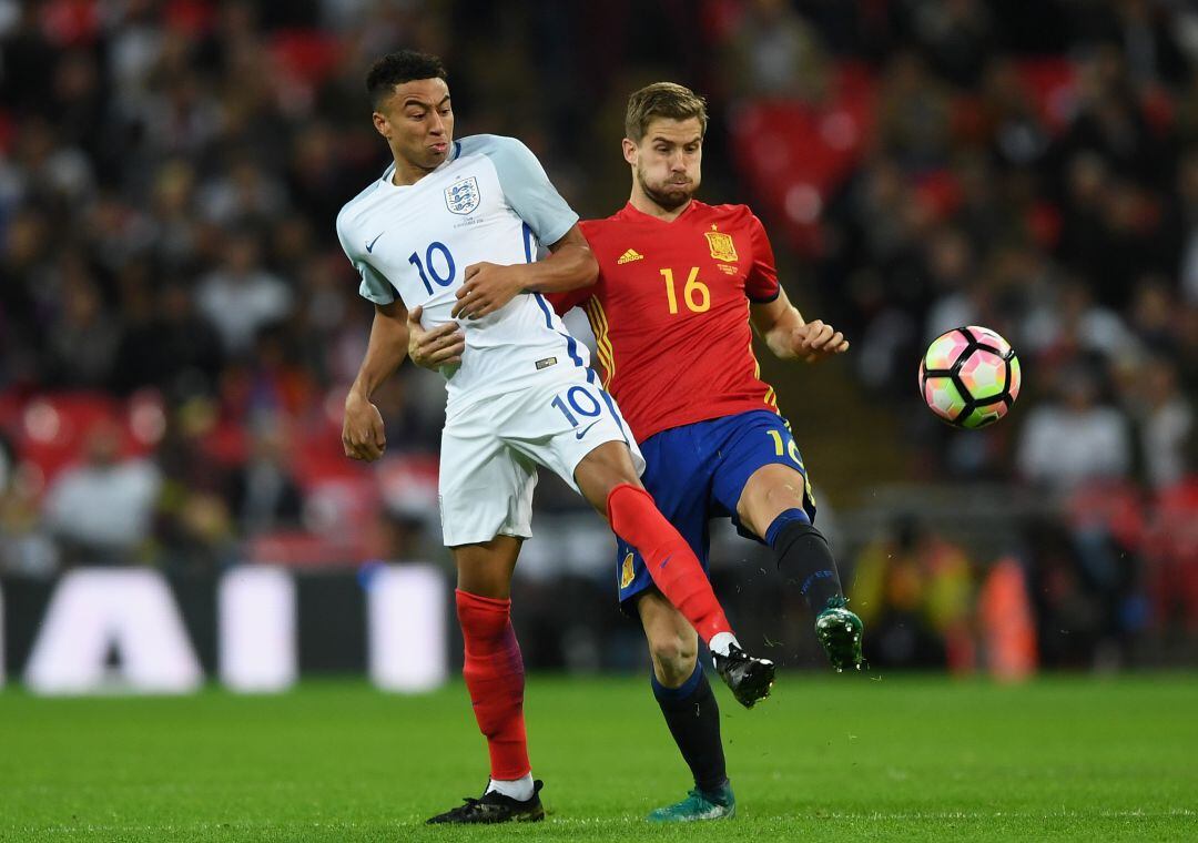 Iñigo Martínez en un partido contra Inglaterra en 2015