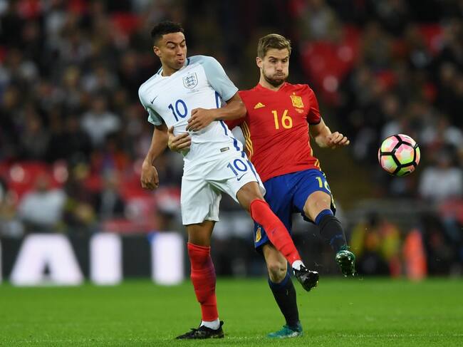 Iñigo Martínez en un partido contra Inglaterra en 2015