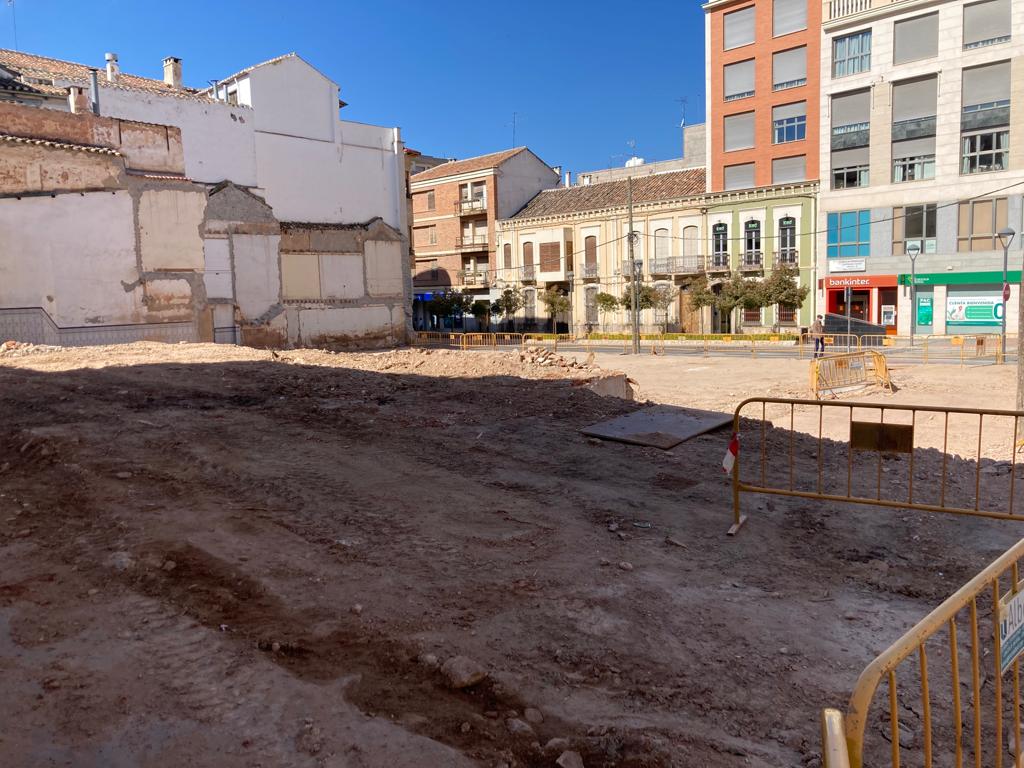 Imagen de archivo de las obras de la Plazoleta junto a la UNED de Valdepeñas (Ciudad Real)