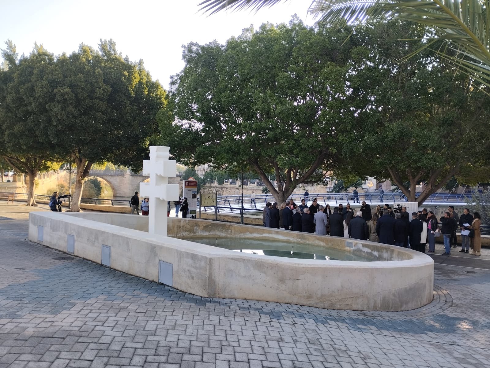 Una gran Cruz de Caravaca preside desde hoy el camino de peregrinación de Levante a su paso por Murcia