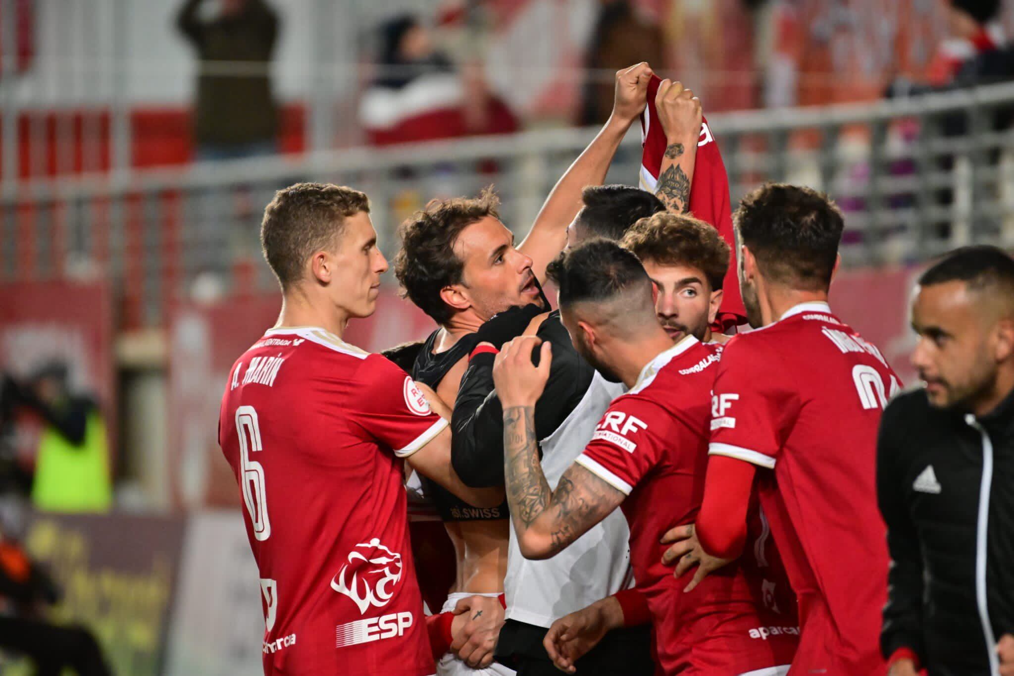 El Real Murcia celebra el segundo gol de Pedro León ante el Bilbao Athletic