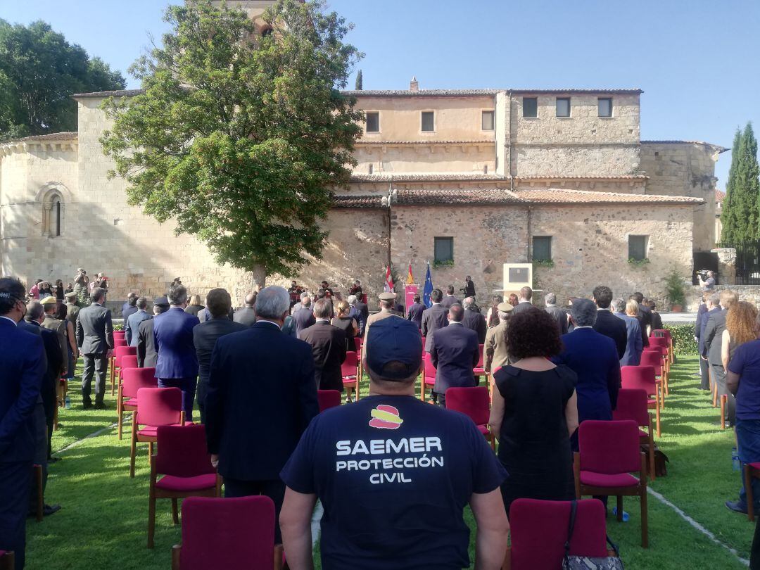Homenaje a las víctimas de la Covid-19 celebrado en los Jardines de los Zuloaga.