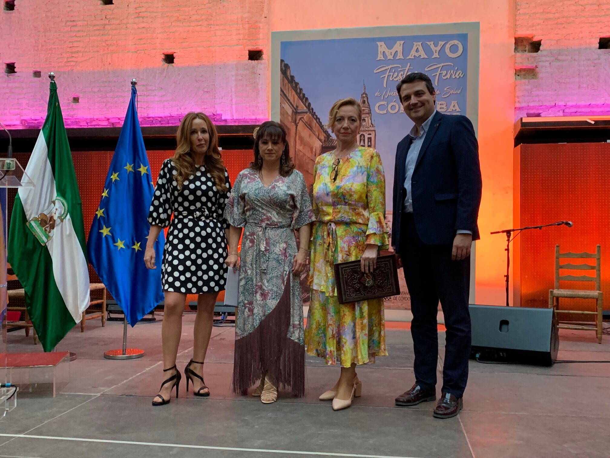 Jose María Bellido y Marian Aguilar con las pregoneras del Mayo Festivo