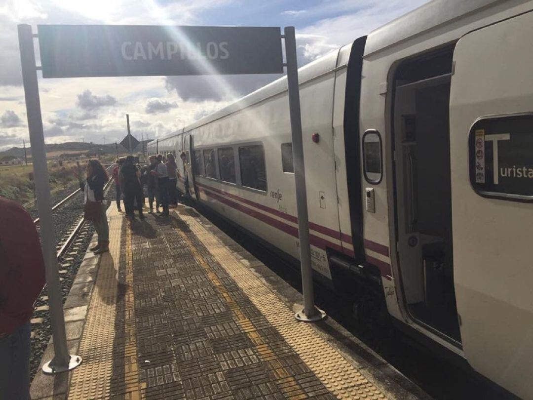 Momento de la avería del tren Altaria Algeciras-Madrid, el pasado verano