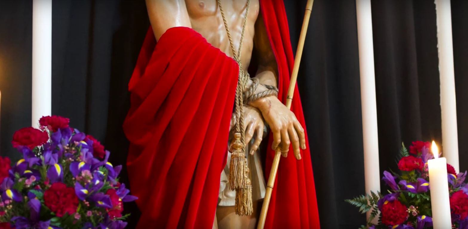 La imagen del Jesús con la Caña desfila en la procesión de Paz y Caridad del Jueves Santo en la Semana Santa de Cuenca.