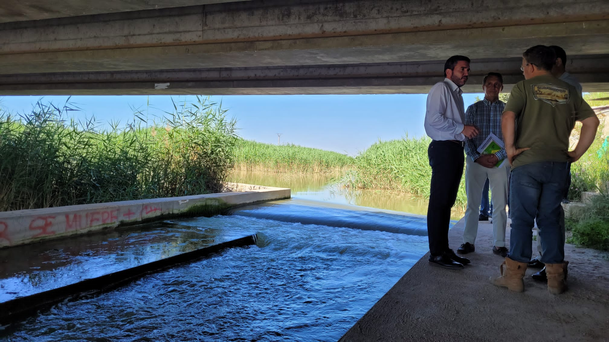 El consejero de Medio Ambiente visita la Rambla del Albujón