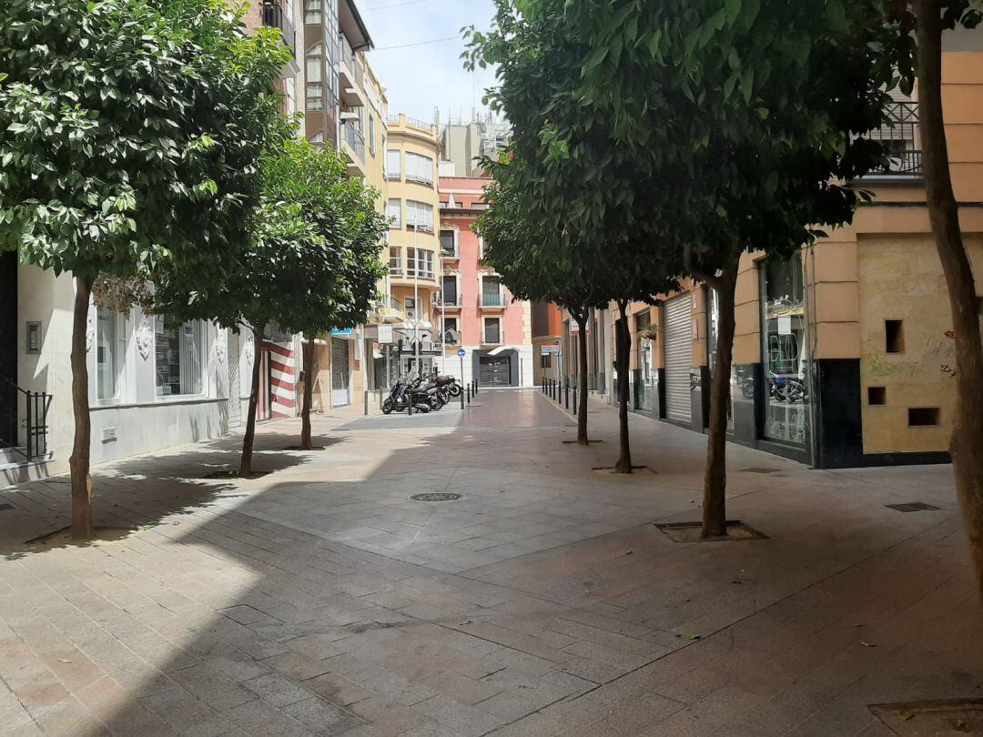 Una calle de Murcia en el mes de octubre