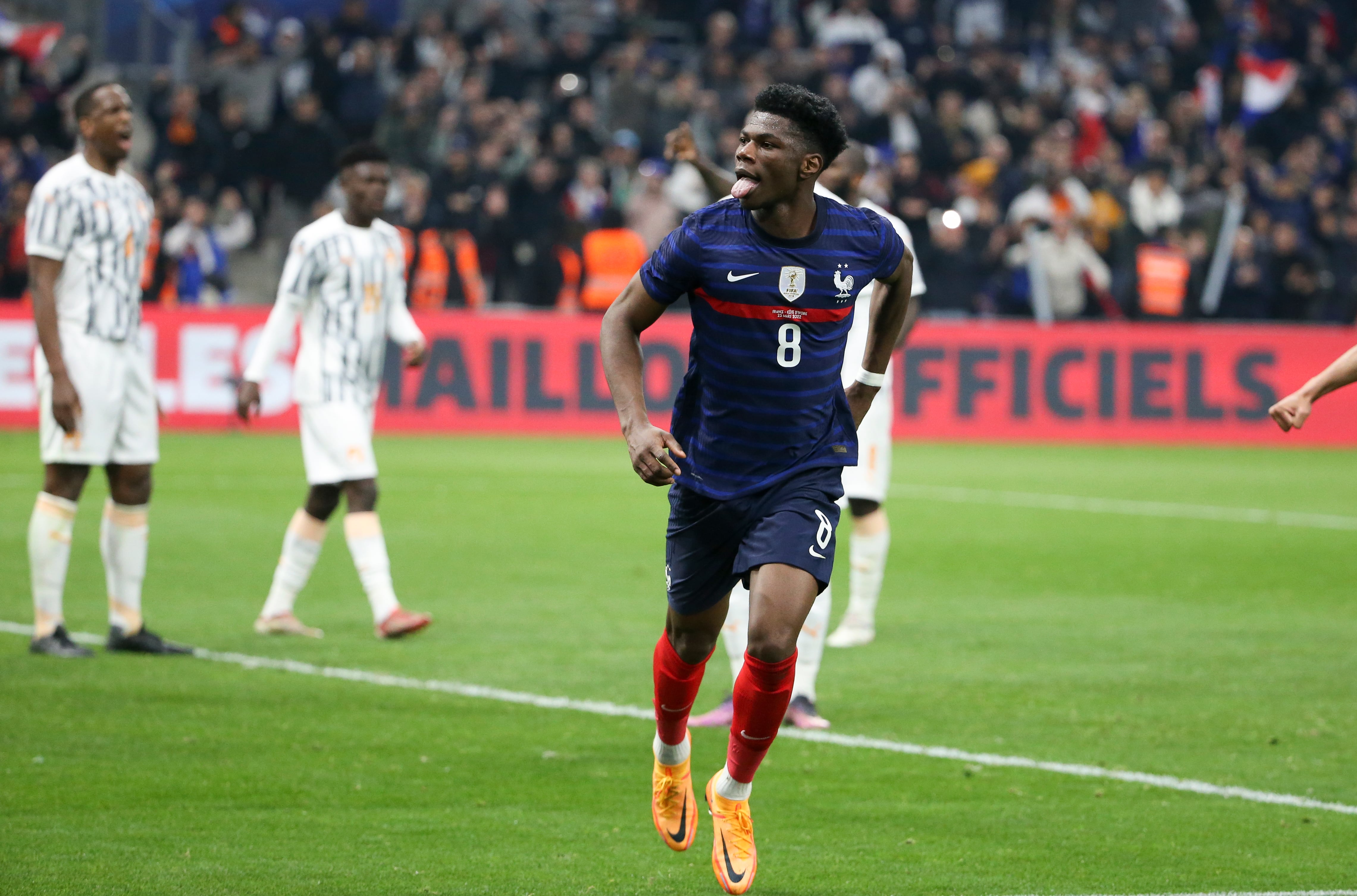 Tchouaméni celebra un gol con Francia, en un amistoso.