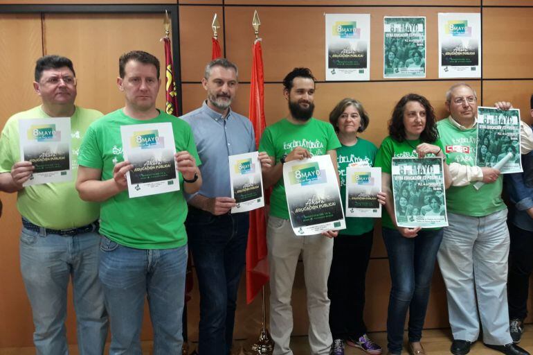 Miembros de la Marea Verde en la Región durante la rueda de prensa en la que han convocado la manifestación del 8 de mayo