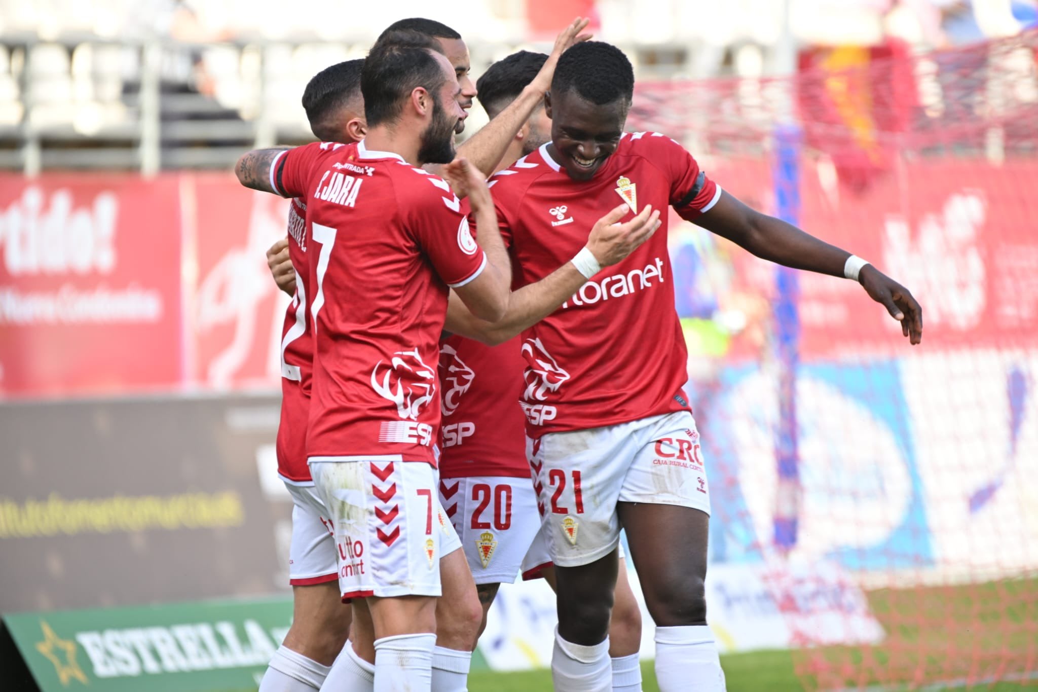 Zeidane Inoussa celebra un gol con el Real Murcia