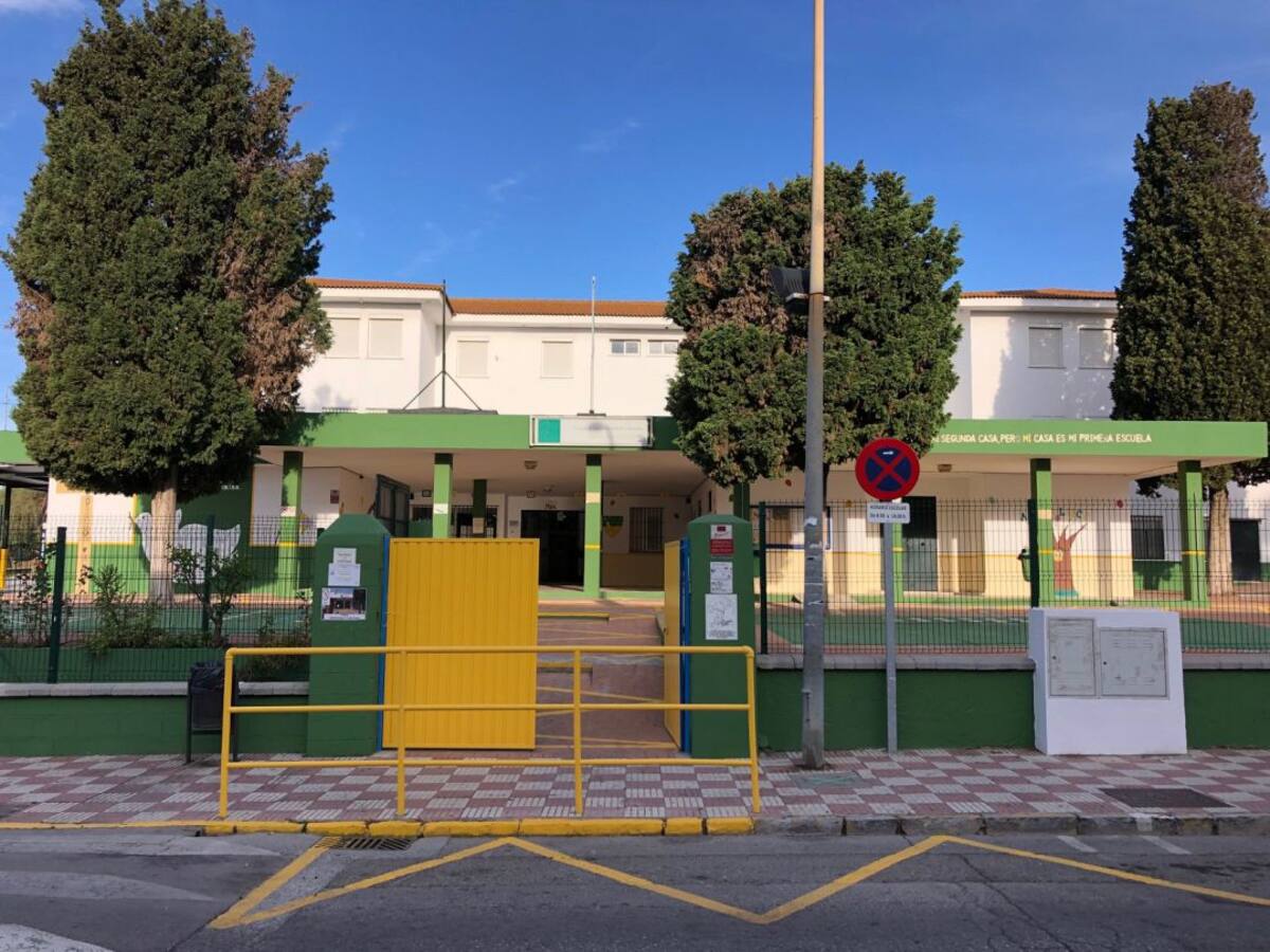 Presentada la oferta de empleo para contratar a operarios de limpieza para los colegios de Los Barrios