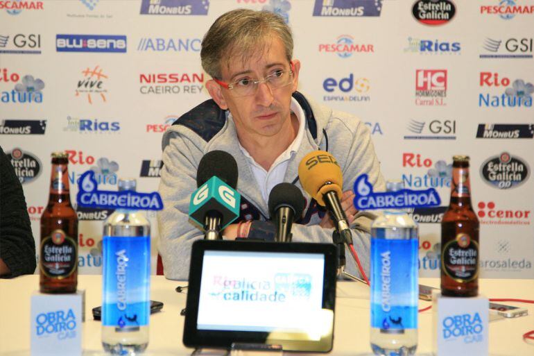 Moncho Fernández, entrenador del Obradoiro, en la rueda de prensa previa al partido contra el Joventut